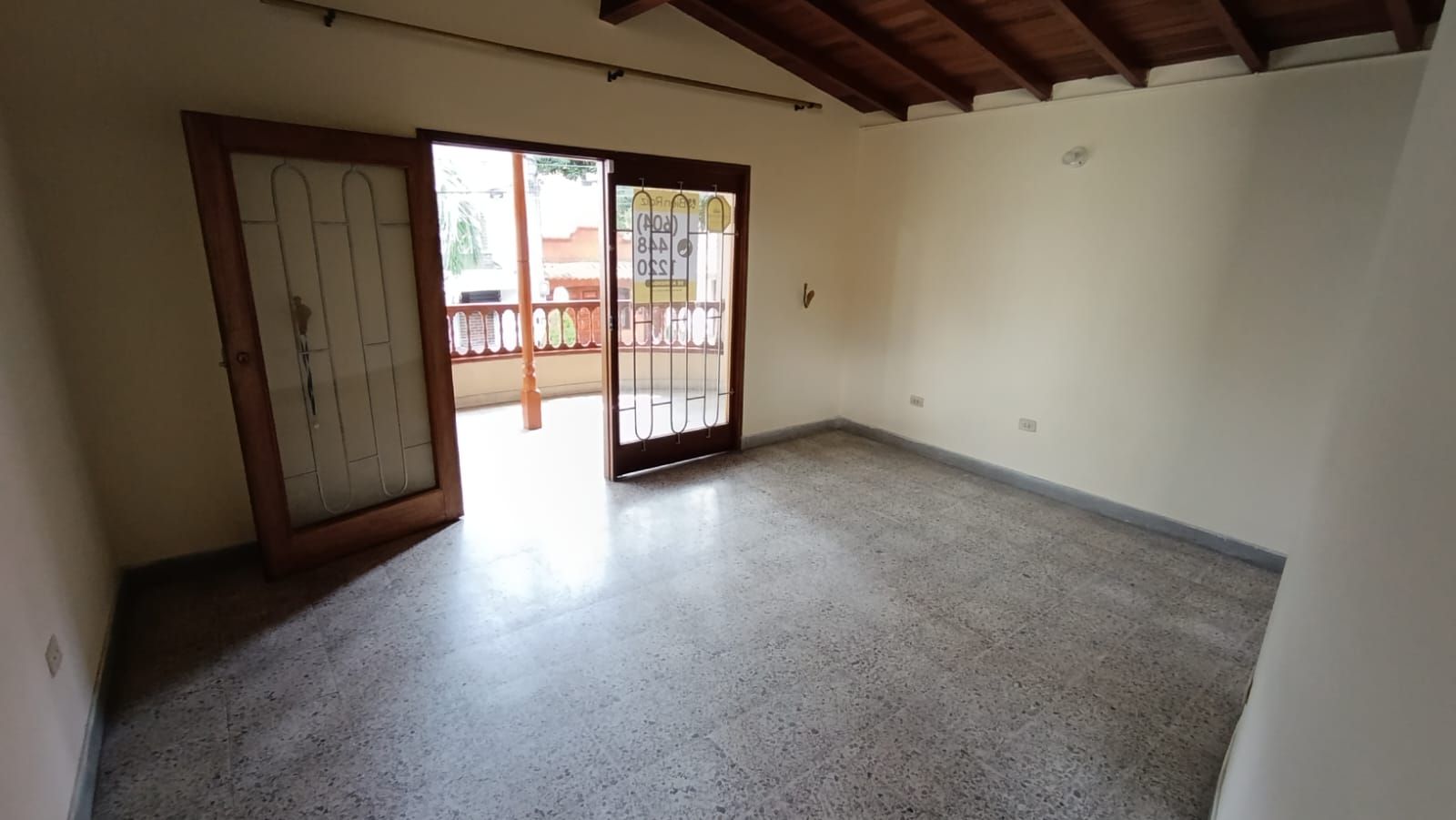Local en arriendo Antioquia Medellín Florida Nueva 220 m2 Habitaciones 0 Baños 5 Garajes 1 Precio $6700000