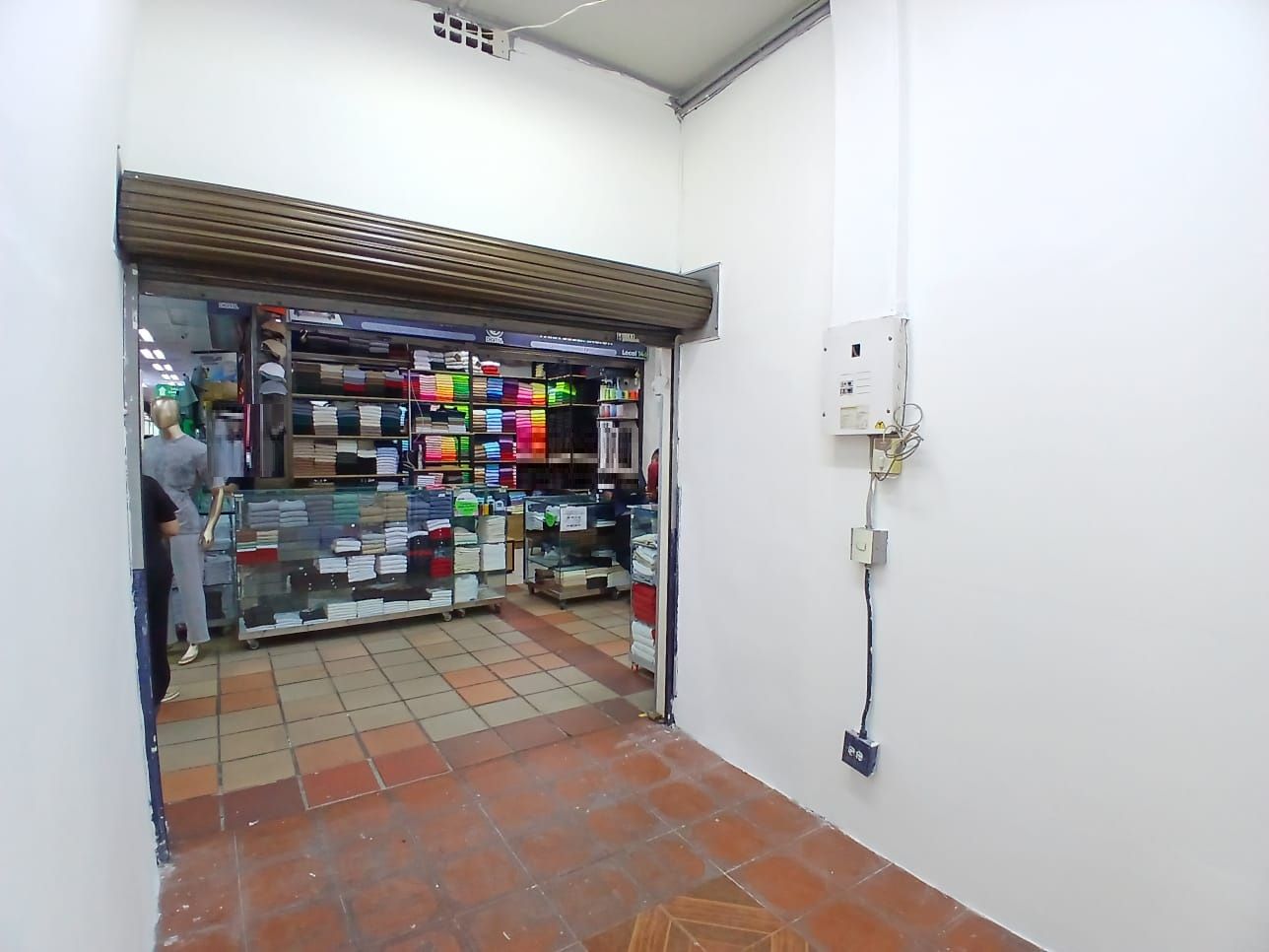 Local en arriendo Antioquia Medellín San Benito 10 m2 Habitaciones 0 Baños 0 Garajes 0 Precio $3800000