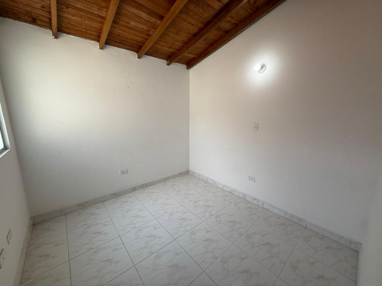 Casa en arriendo Antioquia Medellín Altavista 90 m2 Habitaciones 3 Baños 3 Garajes 0 Precio $3000000