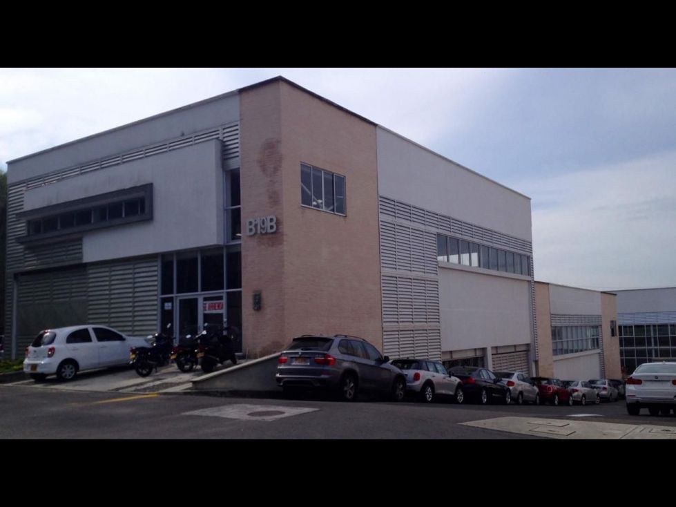 Bodega en arriendo Risaralda Pereira Asd 701 m2 Habitaciones 0 Baños 2 Garajes 12 Precio $25800000