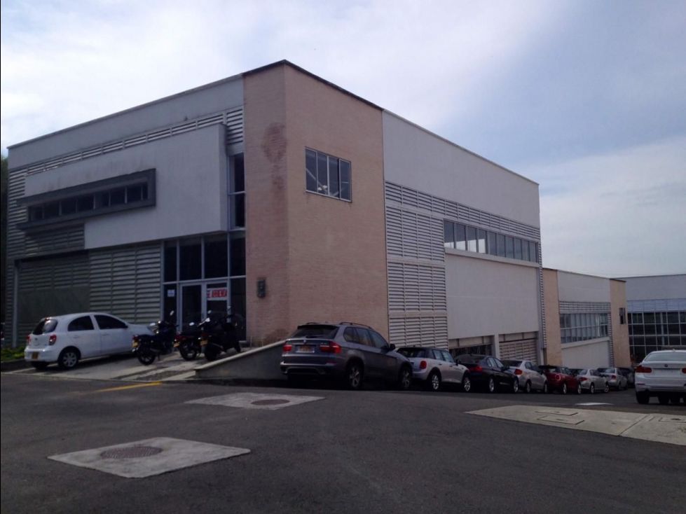 Bodega en arriendo Risaralda Pereira Asd 701 m2 Habitaciones 0 Baños 2 Garajes 12 Precio $25800000