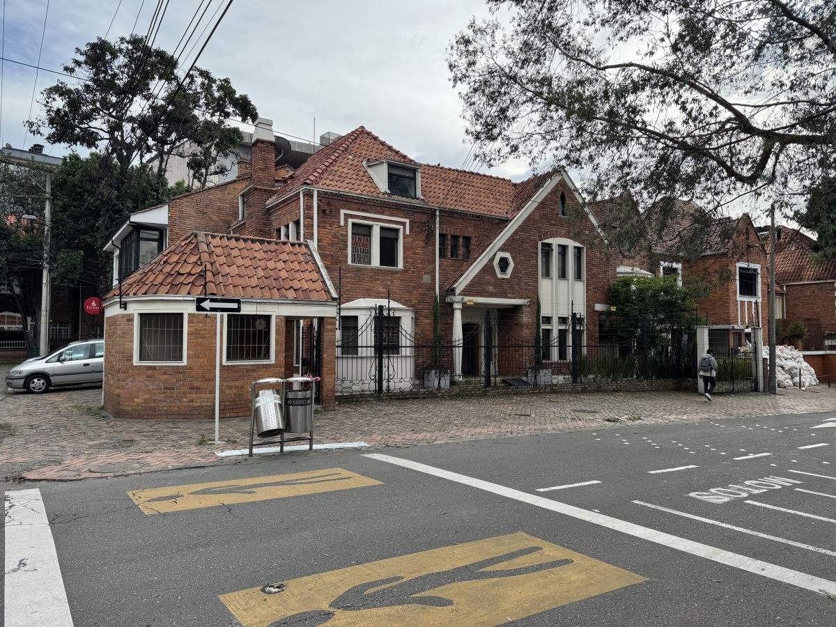 Casa en arriendo Cundinamarca Bogotá Quinta Camacho 460 m2 Habitaciones 11 Baños 6 Garajes 0 Precio $18000000