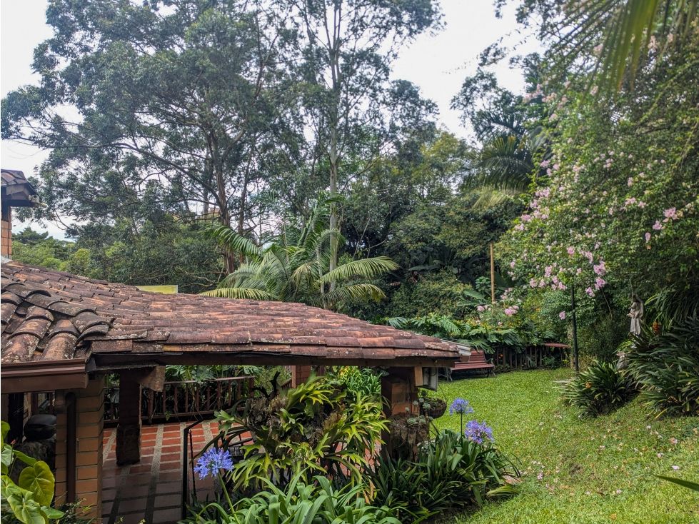 Casa Campestre en venta Antioquia Medellín San Lucas 300 m2 Habitaciones 7 Baños 4 Garajes 4 Precio $2250000000