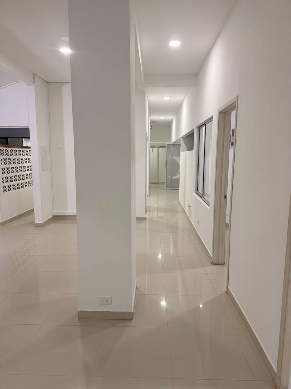 Oficina en arriendo Valle Del Cauca Cali Militar 150 m2 Habitaciones 0 Baños 2 Garajes 0 Precio $4000000