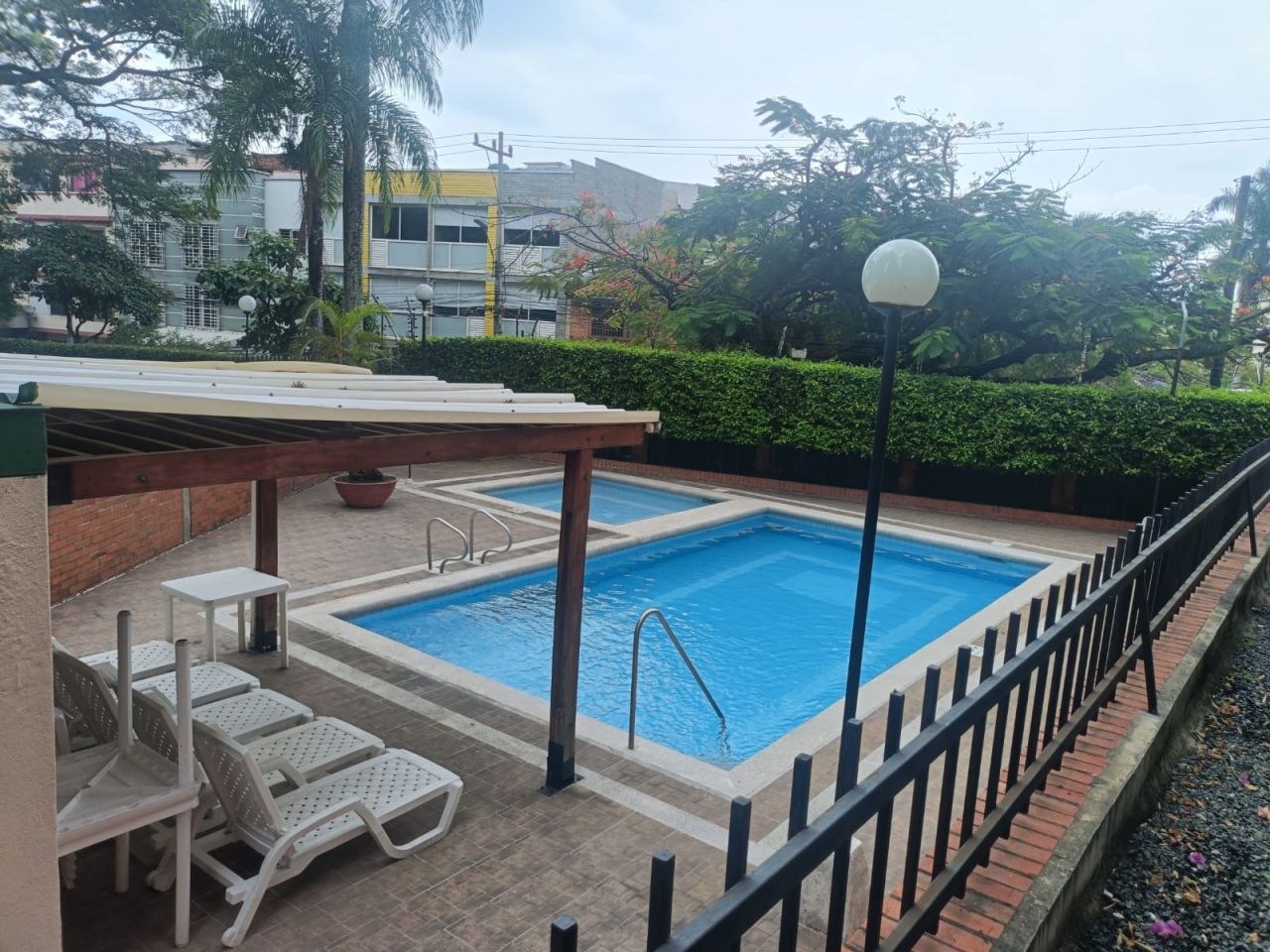 Apartamento en arriendo Valle Del Cauca Cali Conjunto Residencial Lomas De San Fernando 90 m2 Habitaciones 3 Baños 3 Garajes 1 Precio $2550000