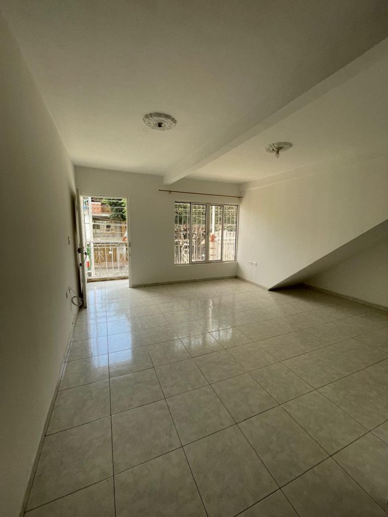 Apartamento en arriendo Valle Del Cauca Cali Aguablanca 65 m2 Habitaciones 4 Baños 1 Garajes 0 Precio $1200000