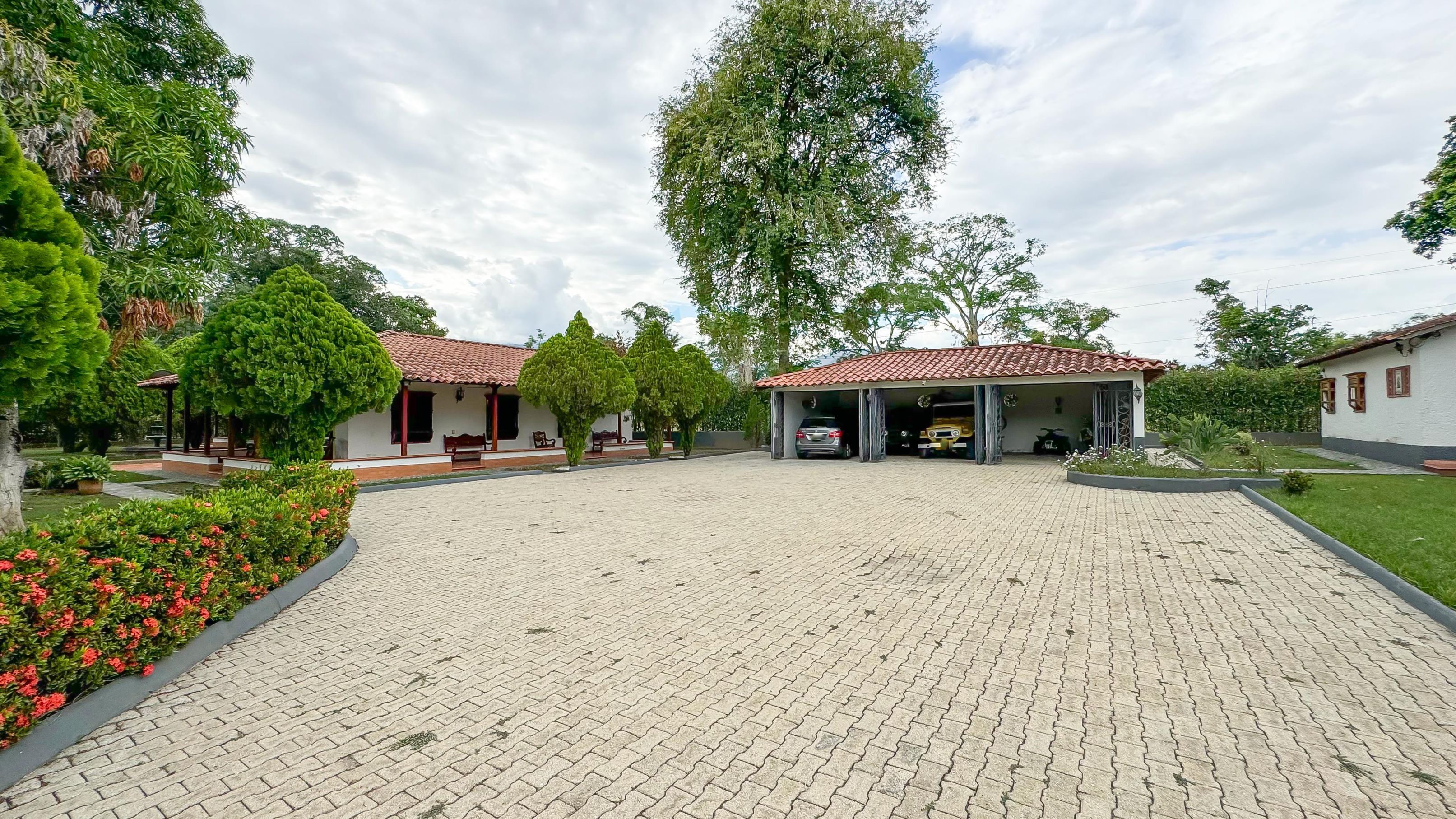 Finca en venta Antioquia Santafé De Antioquia Corregimiento Tonusco 420 m2 Habitaciones 4 Baños 3 Garajes 3 Precio $3800000000