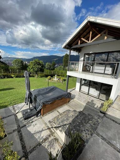 Casa en arriendo Antioquia Envigado Las Antillas 2300 m2 Habitaciones 4 Baños 3 Garajes 2 Precio $13000000