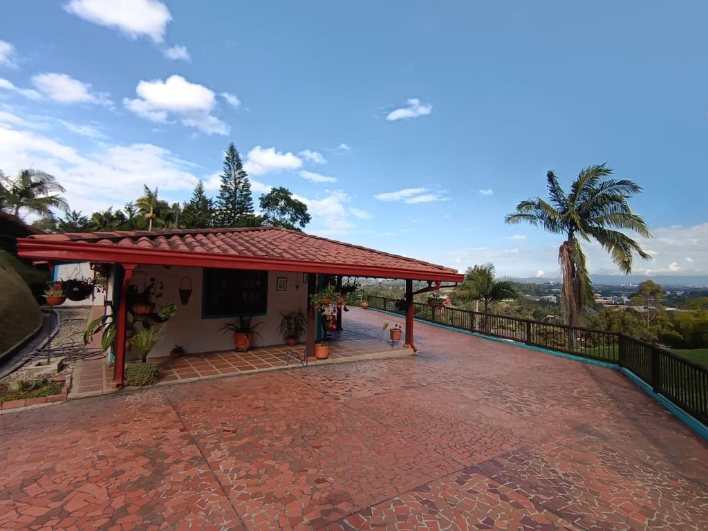 Finca en arriendo Antioquia Rionegro Centro 250 m2 Habitaciones 3 Baños 2 Garajes 1 Precio $12000000