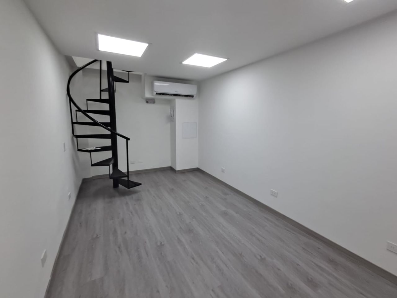 Local en arriendo Antioquia Medellín Patio Bonito 32 m2 Habitaciones 0 Baños 0 Garajes 0 Precio $5900000