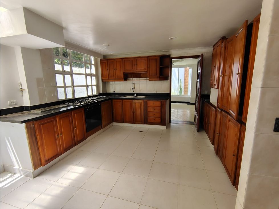 Casa en venta Antioquia Medellín El Tesoro 300 m2 Habitaciones 4 Baños 4 Garajes 1 Precio $2000000000