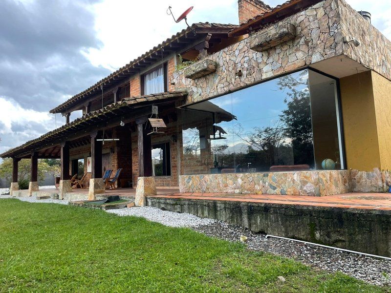 Finca en arriendo Antioquia El Carmen De Viboral Vereda Santa Ana 850 m2 Habitaciones 4 Baños 4 Garajes 2 Precio $12000000