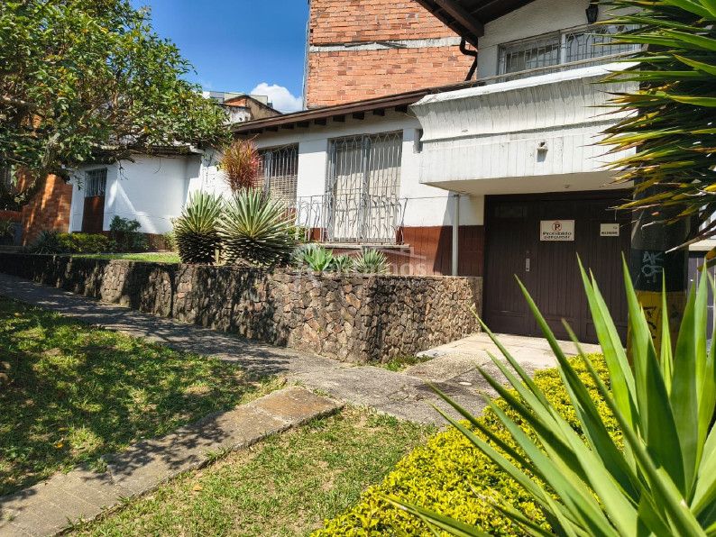 Casa en venta Antioquia Medellín Las Acacias 210 m2 Habitaciones 3 Baños 3 Garajes 1 Precio $1800000000