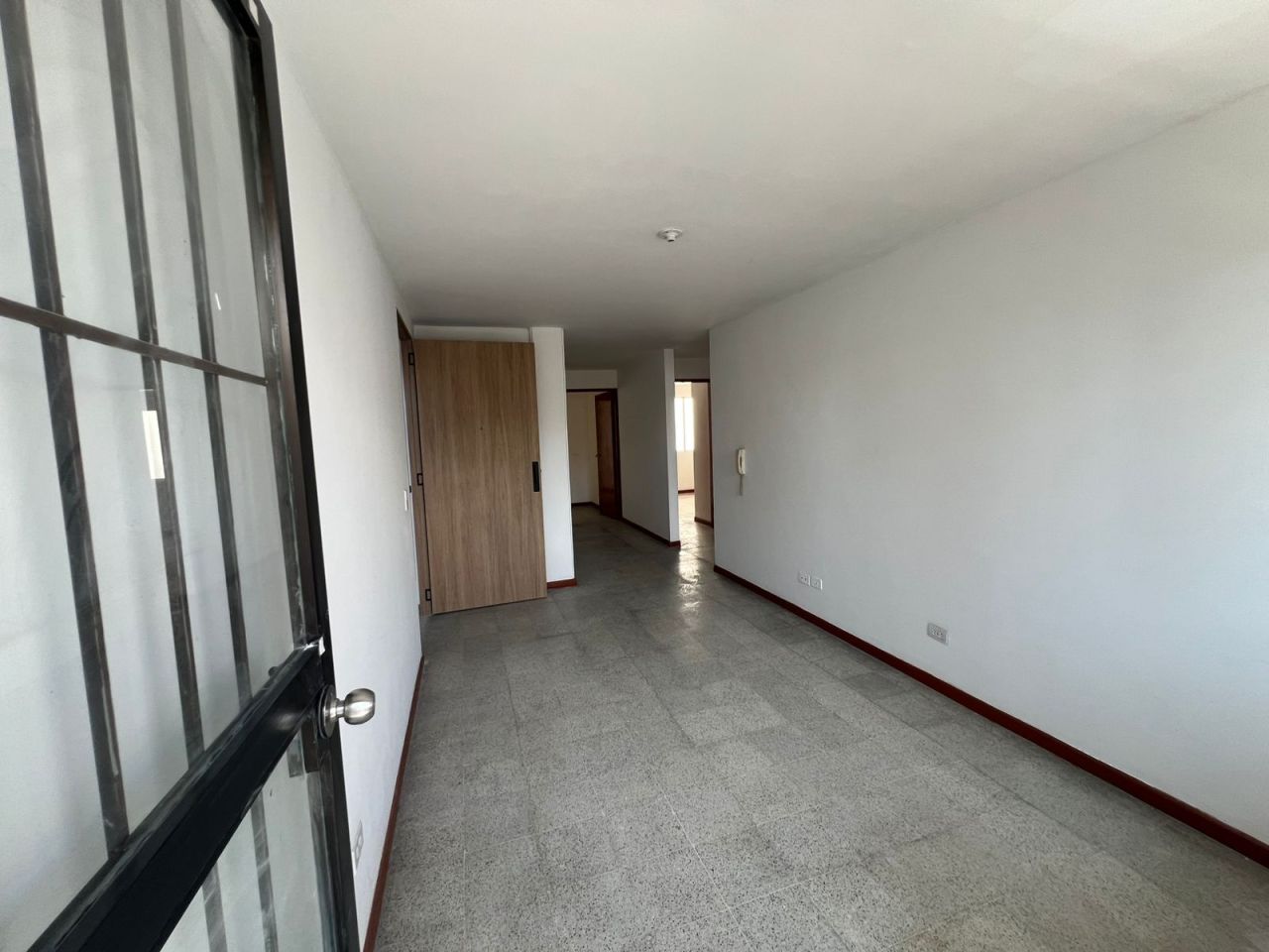 Apartamento en arriendo Antioquia Medellín Urbanizacion Los Pinos 70 m2 Habitaciones 3 Baños 2 Garajes 0 Precio $2000000