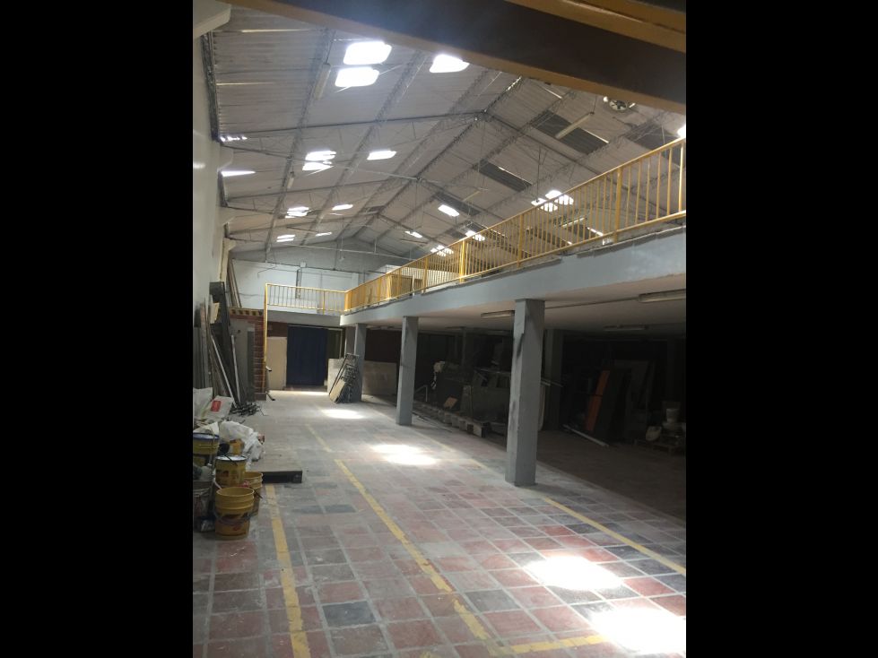 Bodega en arriendo Cundinamarca Bogotá Industrial Centenario 988 m2 Habitaciones 0 Baños 10 Garajes 3 Precio $15000000