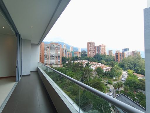 Apartamento en arriendo Antioquia Medellín El Pinal 147 m2 Habitaciones 2 Baños 3 Garajes 1 Precio $8500000