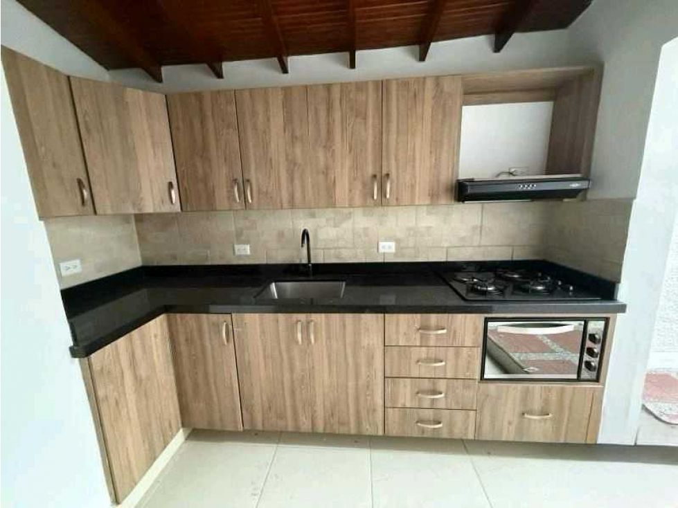 Casa en arriendo Antioquia Envigado Loma Del Barro 144 m2 Habitaciones 4 Baños 2 Garajes 0 Precio $3300000