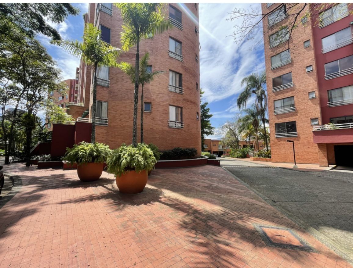 Apartamento en venta Valle Del Cauca Cali Urbanización Ciudad Jardín 141 m2 Habitaciones 3 Baños 3 Garajes 2 Precio $850000000