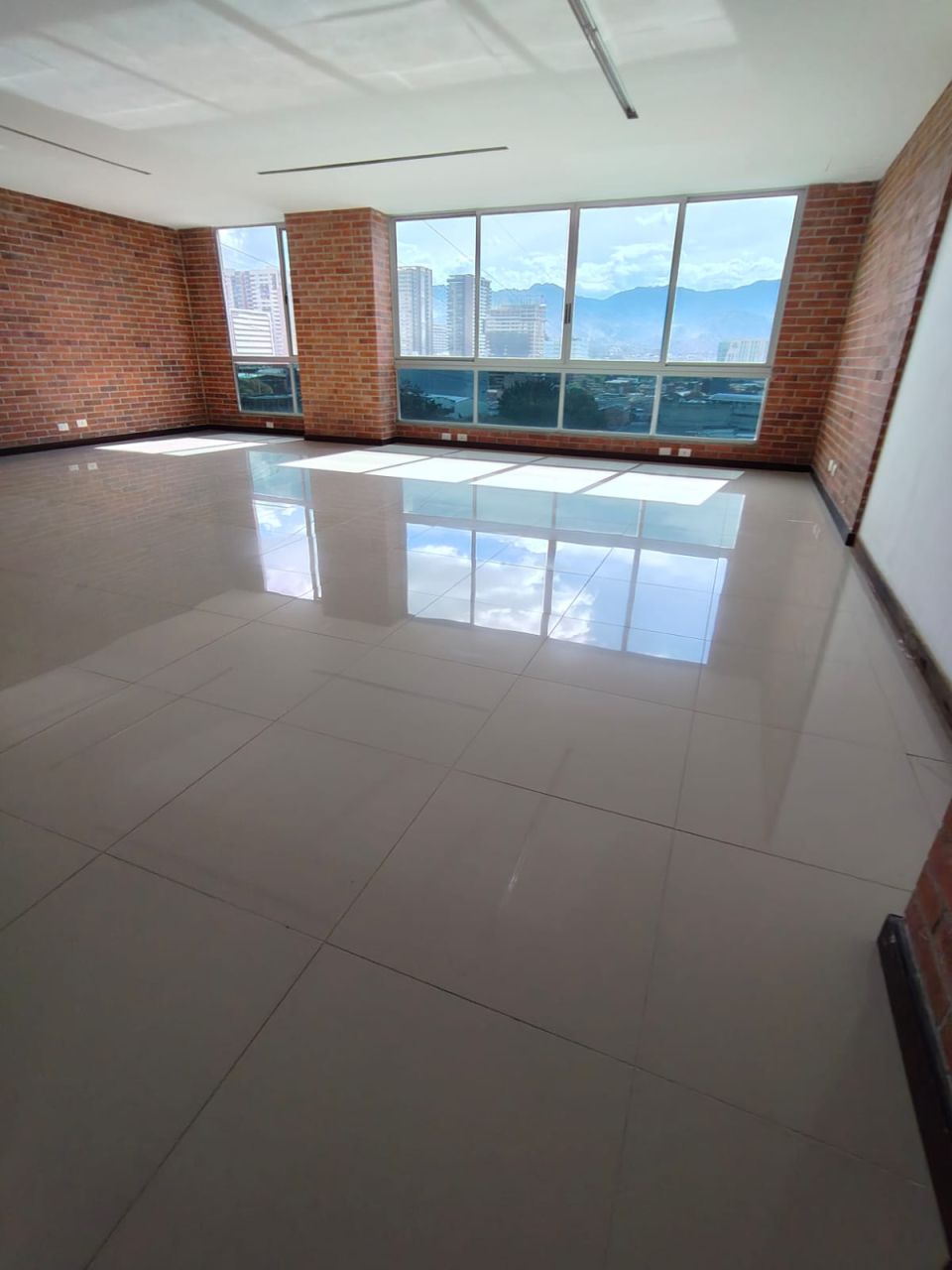 Oficina en arriendo Antioquia Medellín San Diego 63 m2 Habitaciones 0 Baños 1 Garajes 1 Precio $5926200