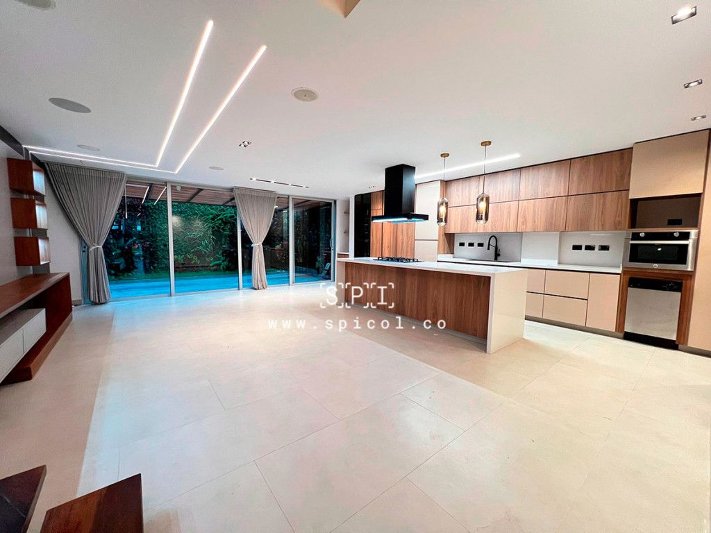 Casa en venta Antioquia Envigado Loma Del Atravesado 173 m2 Habitaciones 3 Baños 5 Garajes 4 Precio $1950000000