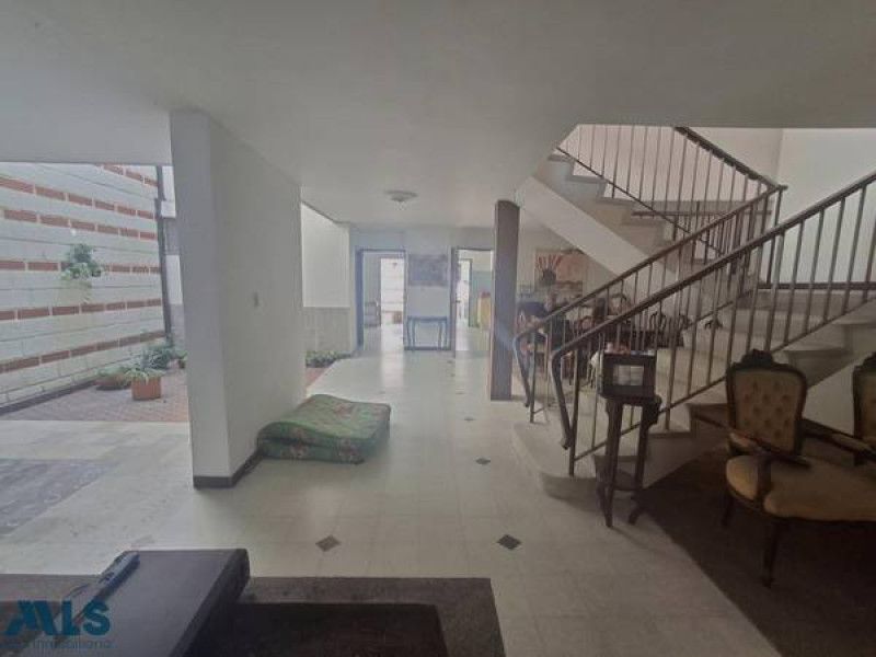 Casa en venta Antioquia Medellín Simon Bolivar 380 m2 Habitaciones 4 Baños 3 Garajes 2 Precio $2000000000