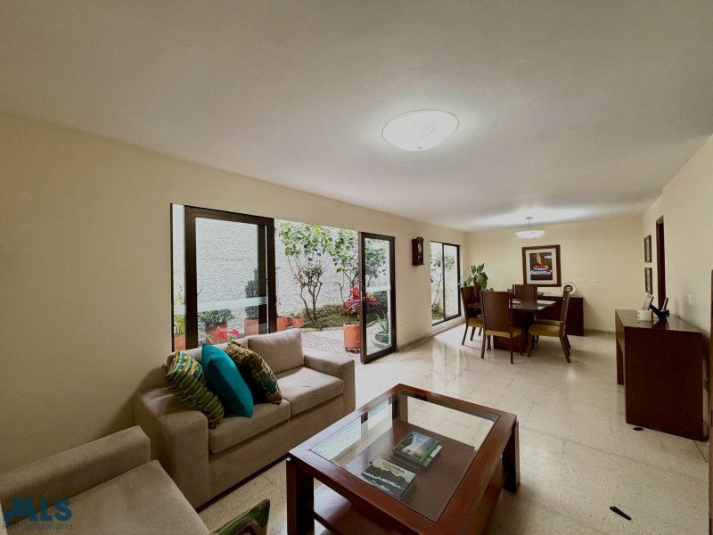Casa en venta Antioquia Medellín Santa Teresita 200 m2 Habitaciones 4 Baños 2 Garajes 1 Precio $1200000000