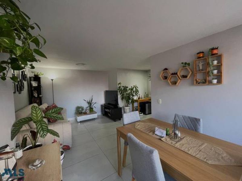 Apartamento en venta Antioquia Medellín Loma De Los Bernal 74 m2 Habitaciones 3 Baños 2 Garajes 1 Precio $580000000