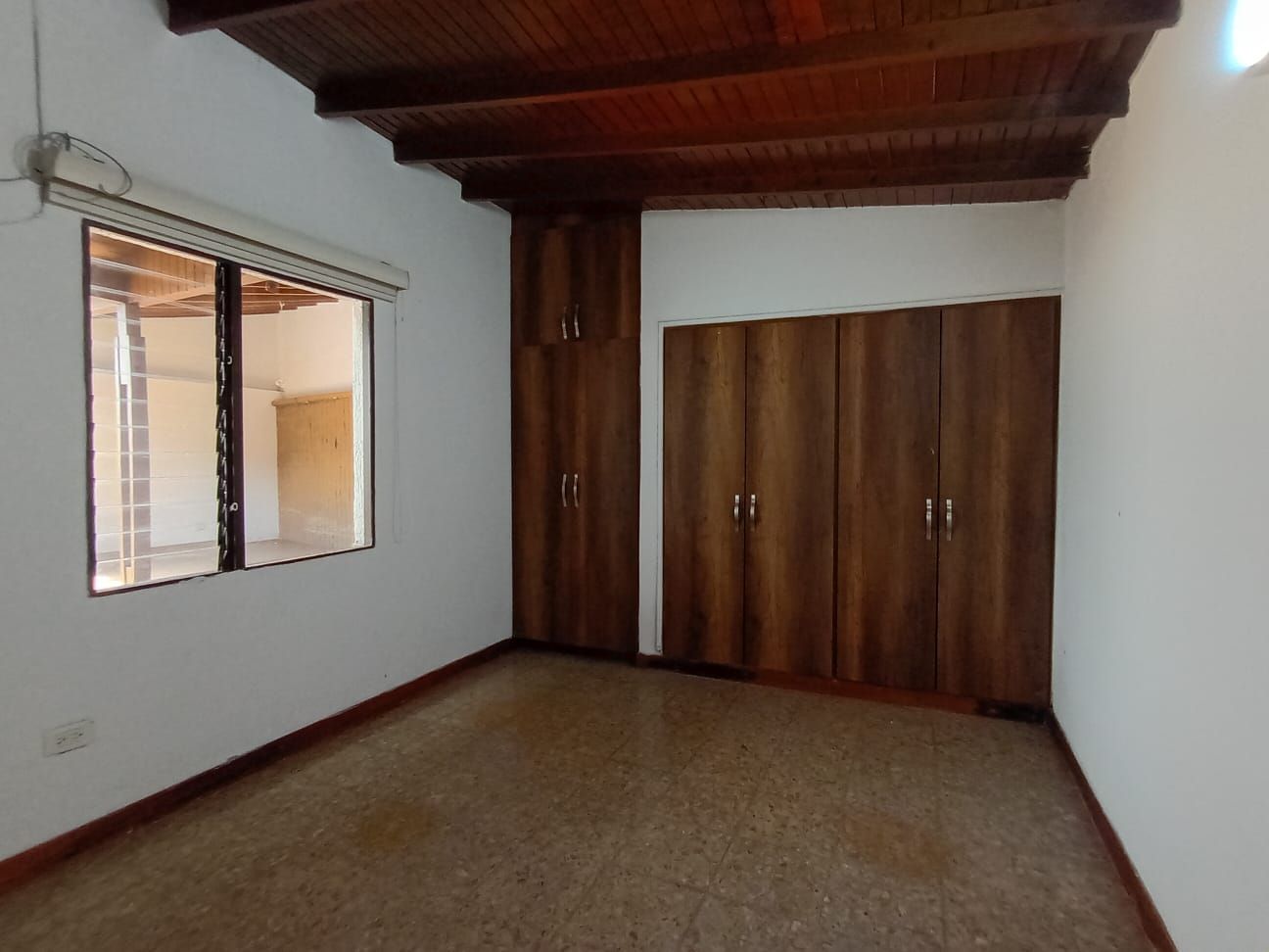 Casa en arriendo Antioquia Medellín La Castellana 270 m2 Habitaciones 4 Baños 2 Garajes 1 Precio $6500000