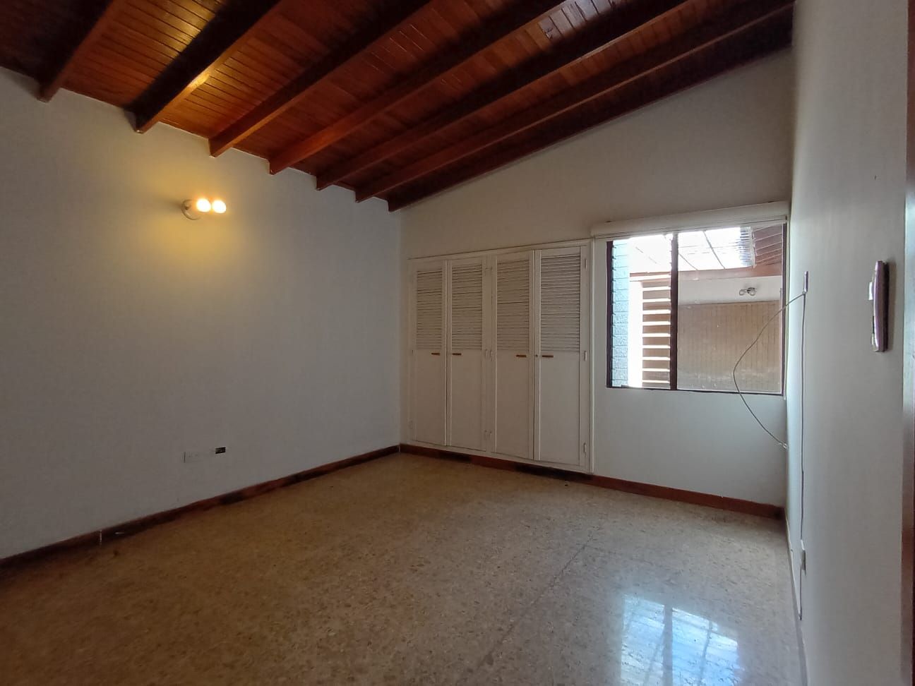 Casa en arriendo Antioquia Medellín La Castellana 270 m2 Habitaciones 4 Baños 2 Garajes 1 Precio $7500000