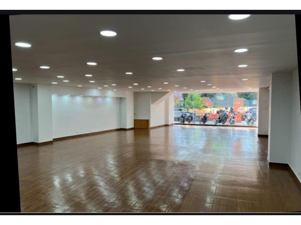 Local en arriendo Antioquia Medellín Zona Centro 200 m2 Habitaciones 0 Baños 2 Garajes 0 Precio $11000000