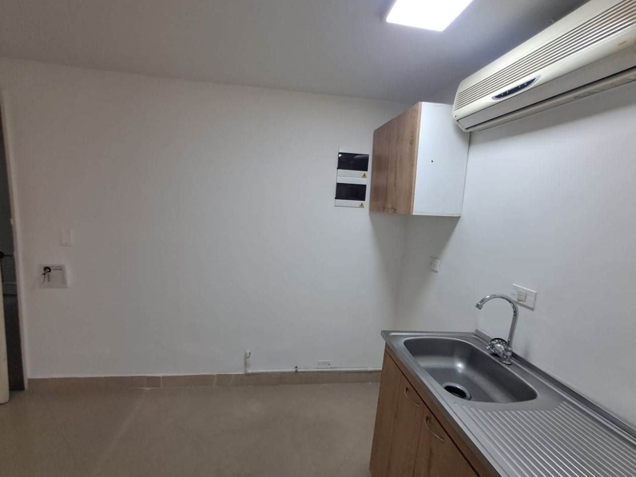 Oficina en arriendo Antioquia Medellín Urbanizacion Cedros De La Colina 38 m2 Habitaciones 0 Baños 0 Garajes 0 Precio $2200000