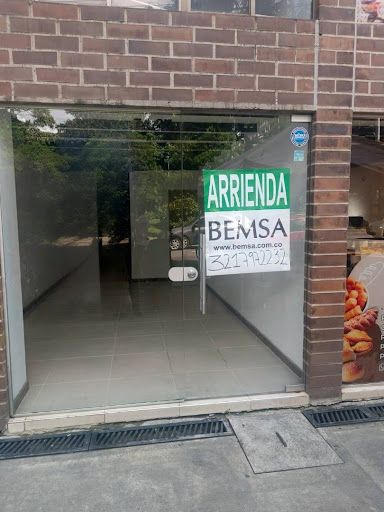 Local en arriendo Antioquia Medellín Urbanizacion Estadio Plaza 40 m2 Habitaciones 0 Baños 1 Garajes 0 Precio $2950000