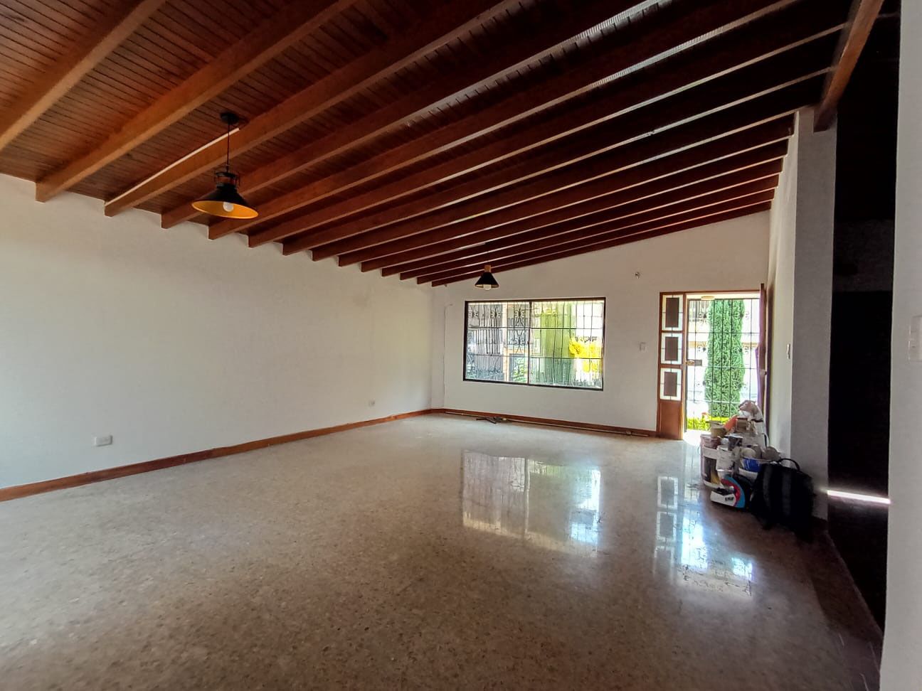 Oficina en arriendo Antioquia Medellín La Castellana 270 m2 Habitaciones 0 Baños 2 Garajes 1 Precio $7500000
