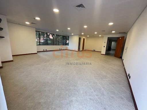Oficina en arriendo Antioquia Medellín La Aguacatala 68 m2 Habitaciones 0 Baños 1 Garajes 2 Precio $6800000