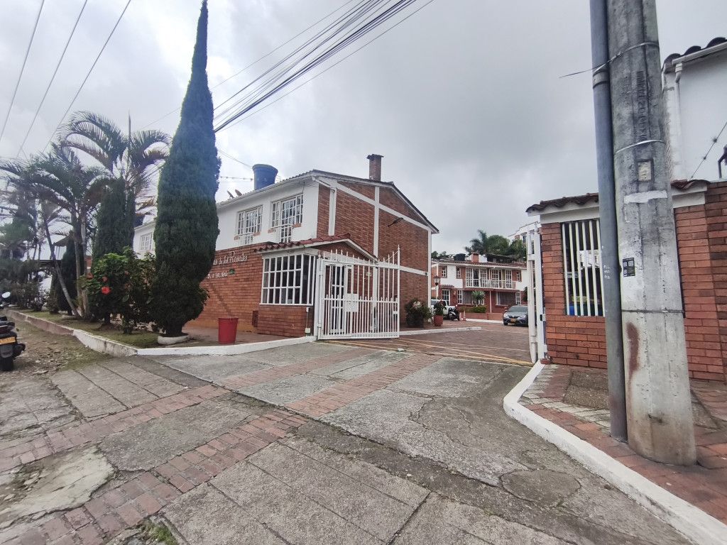 Casa en venta Cundinamarca Fusagasugá Cr Quintas De Los Rosales 122 m2 Habitaciones 3 Baños 3 Garajes 1 Precio $330000000