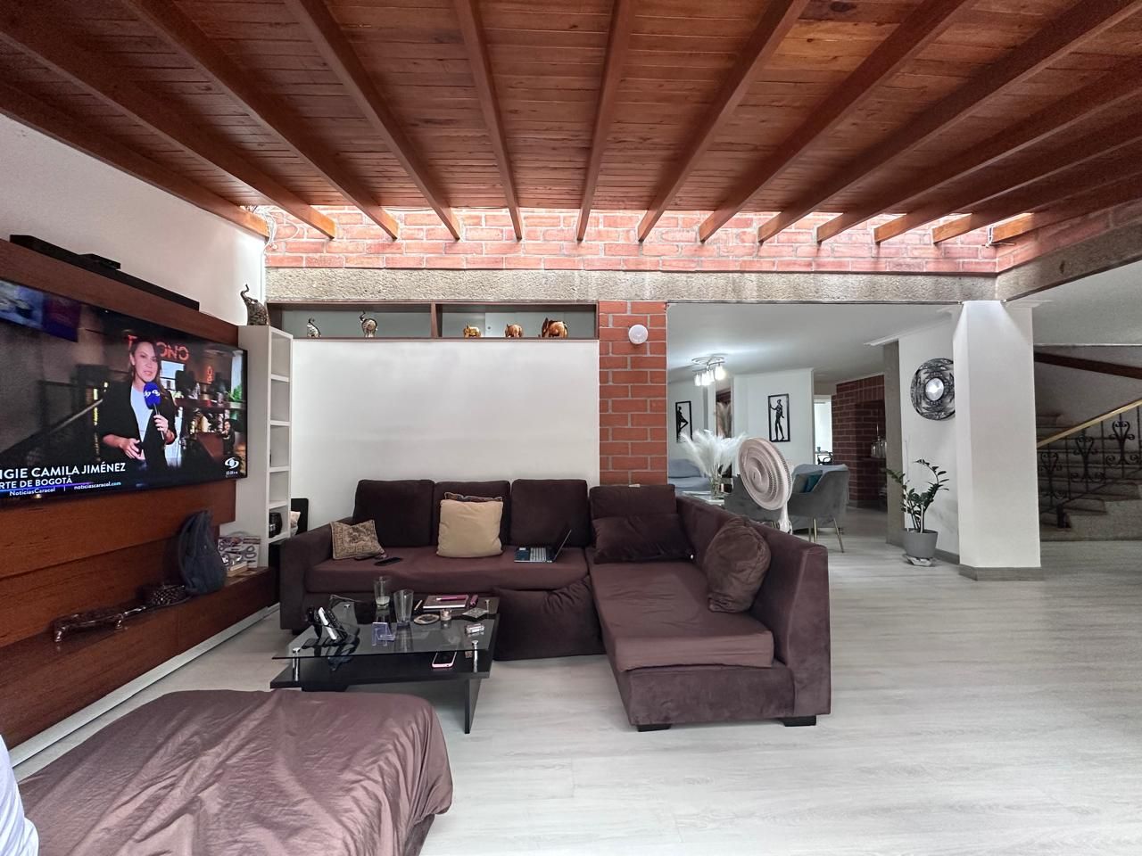 Casa en venta Antioquia Medellín Los Naranjos 250 m2 Habitaciones 5 Baños 5 Garajes 2 Precio $1700000000