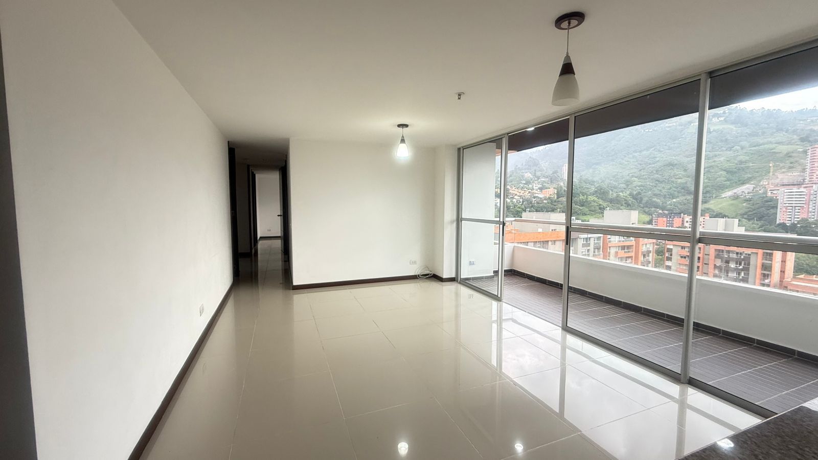 Apartamento en arriendo Antioquia Envigado Las Antillas 90 m2 Habitaciones 3 Baños 2 Garajes 2 Precio $3450000