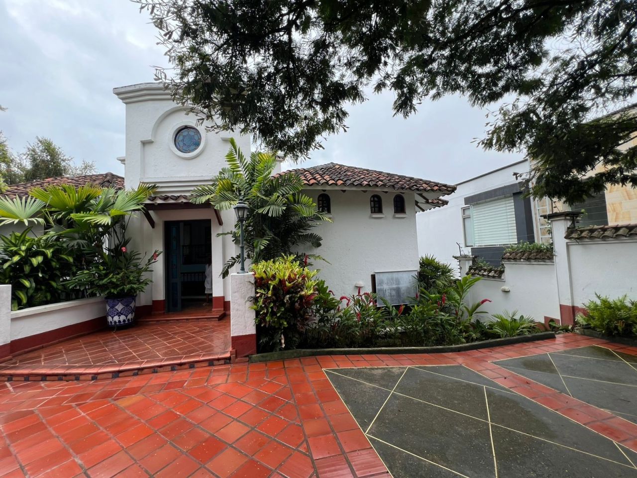Casa en arriendo Valle Del Cauca Cali Urbanización Ciudad Jardín 260 m2 Habitaciones 5 Baños 6 Garajes 6 Precio $12000000