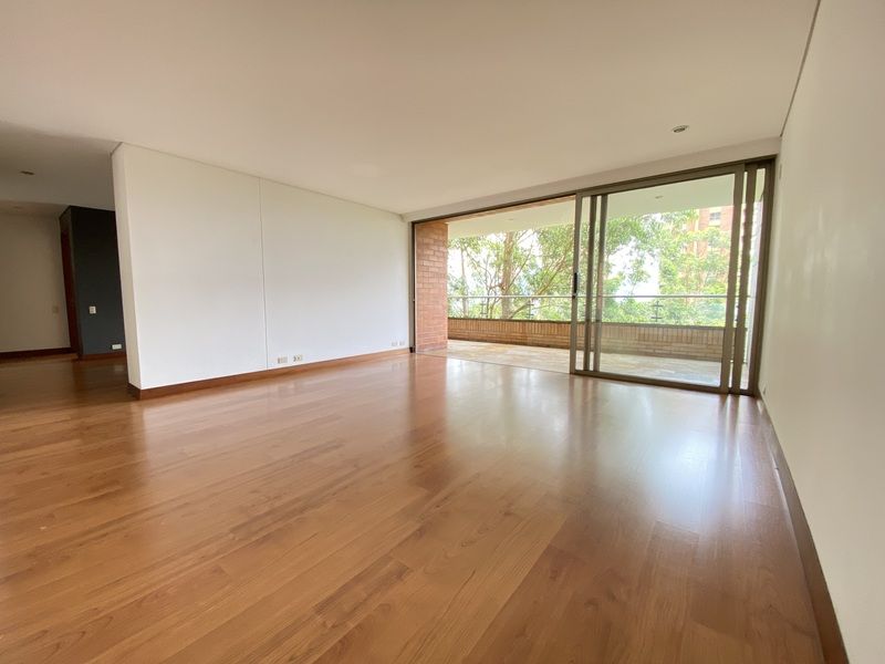 Apartamento en arriendo Antioquia Medellín Sucre 201 m2 Habitaciones 4 Baños 5 Garajes 2 Precio $9800000