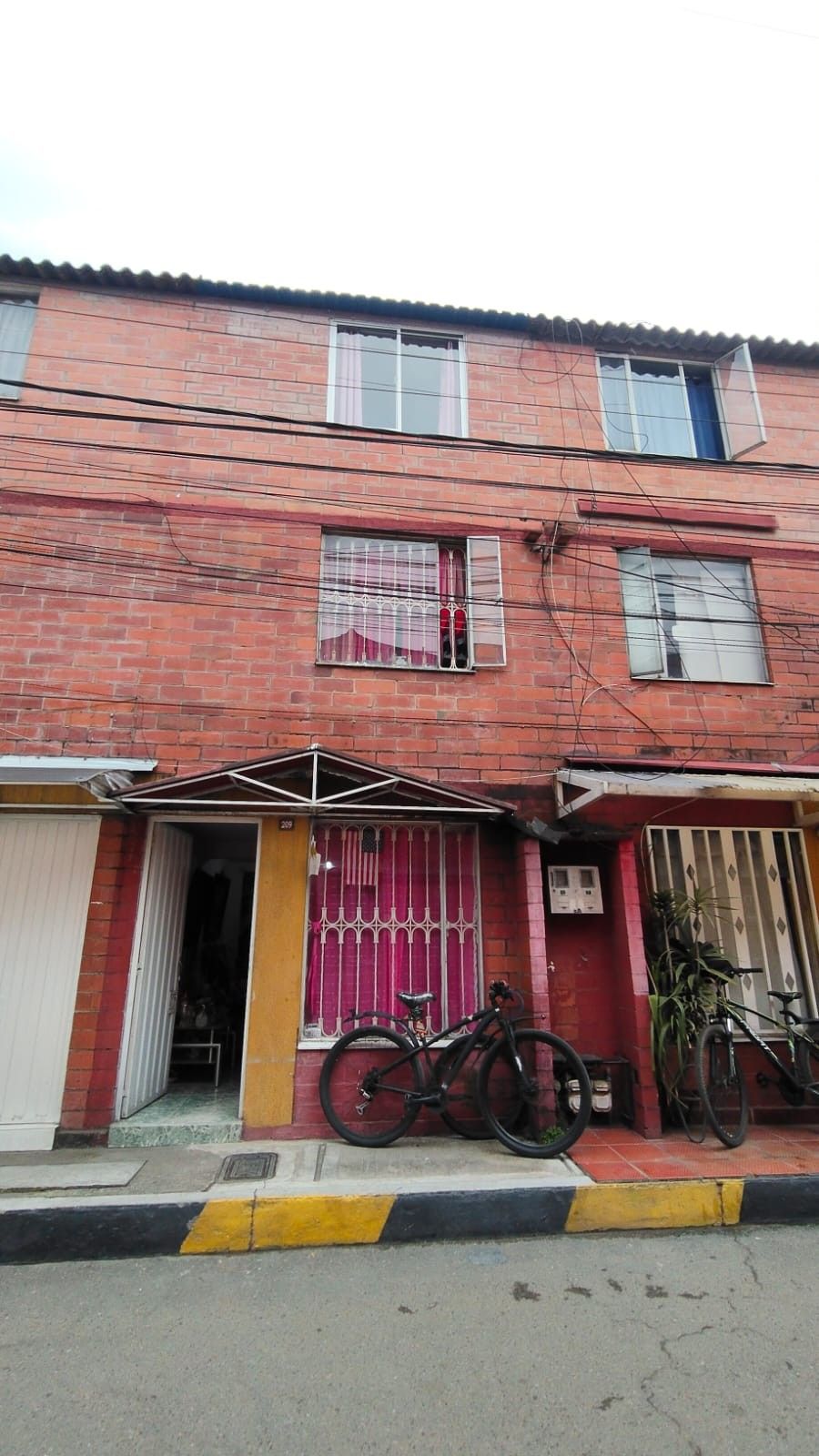 Casa en venta Cundinamarca Bogotá Calandaima 68 m2 Habitaciones 3 Baños 2 Garajes 0 Precio $200000000