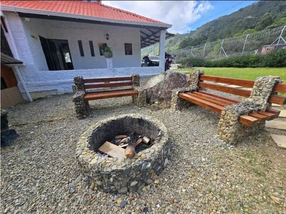 Finca en venta Antioquia Angelópolis Angelopolis 300 m2 Habitaciones 5 Baños 3 Garajes 3 Precio $650000000