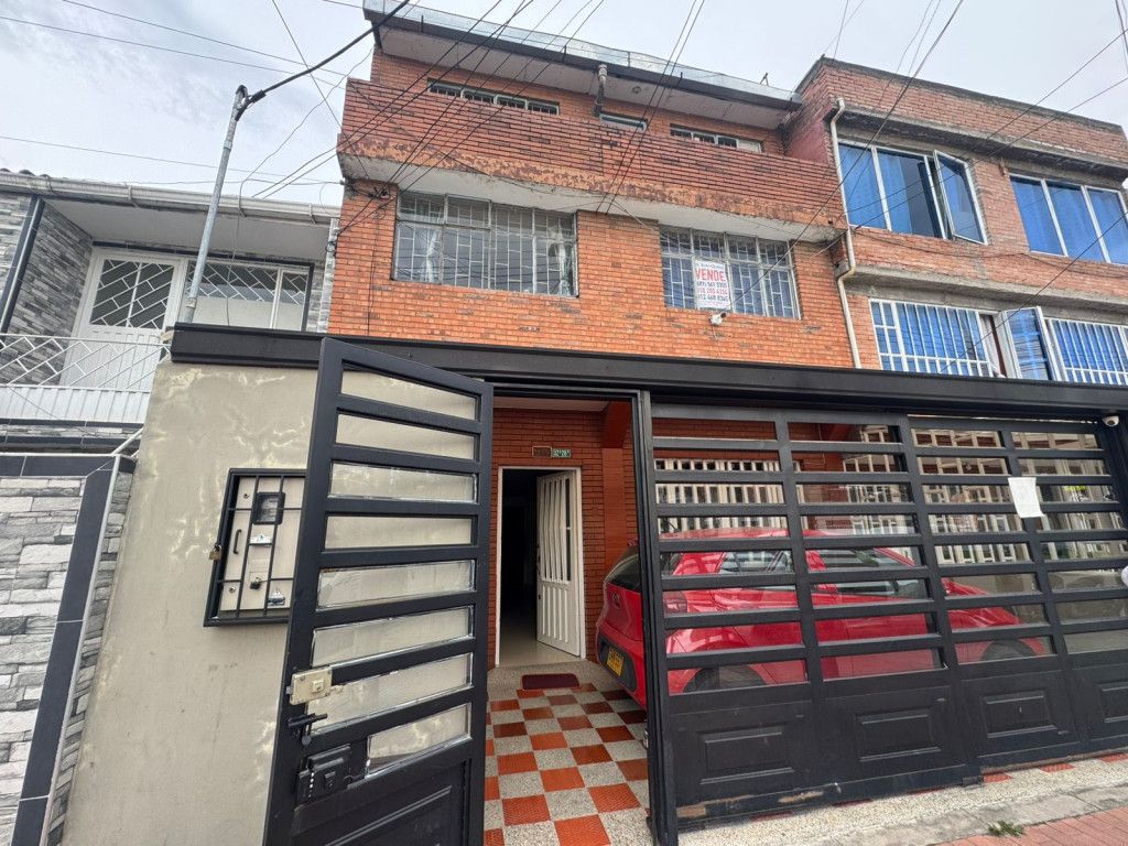 Casa en venta Cundinamarca Bogotá Quiroga Central 220 m2 Habitaciones 4 Baños 4 Garajes 1 Precio $520000000