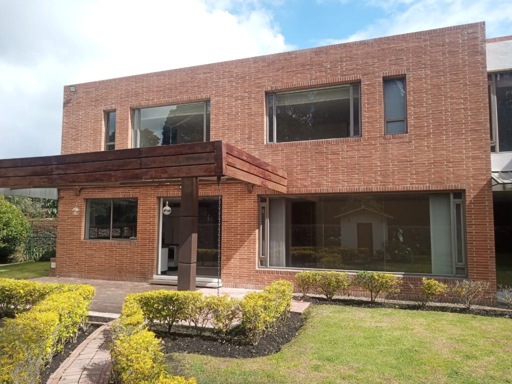 Casa en arriendo Cundinamarca Bogotá Casa Blanca 493 m2 Habitaciones 6 Baños 7 Garajes 6 Precio $14746000