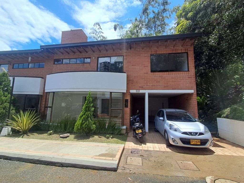 Casa en arriendo Antioquia Envigado Alcalá 235 m2 Habitaciones 3 Baños 6 Garajes 2 Precio $8700000