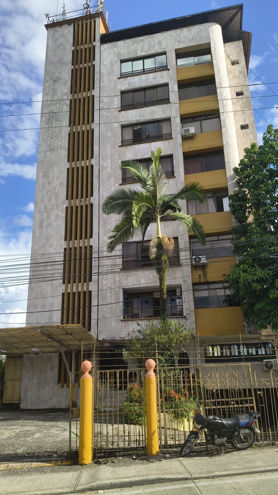 Apartamento en arriendo Valle Del Cauca Buenaventura Urbanizacion Bahia 175 m2 Habitaciones 4 Baños 2 Garajes 2 Precio $2800000