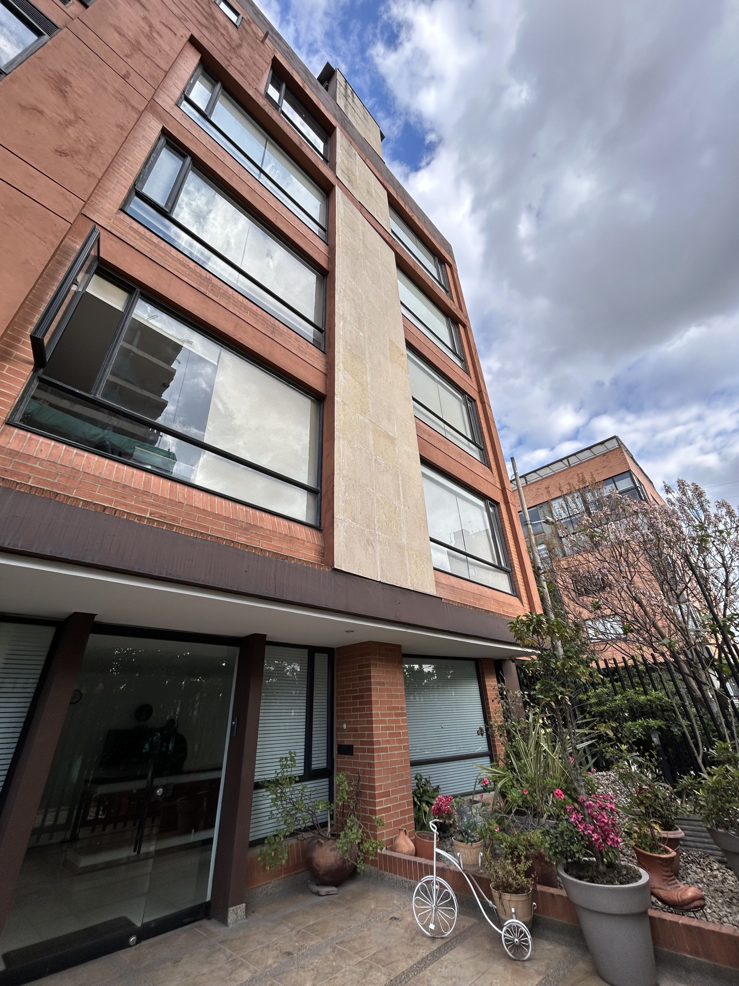 Apartaestudio en arriendo Cundinamarca Bogotá Estoril 45 m2 Habitaciones 1 Baños 1 Garajes 1 Precio $3600000