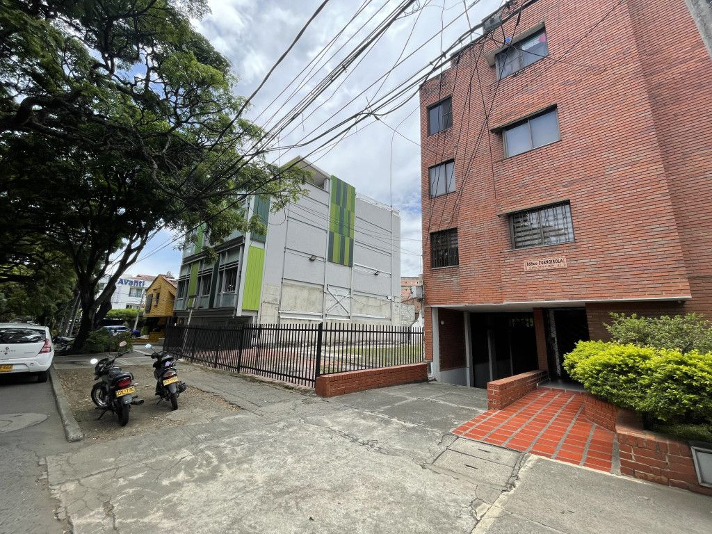 Apartamento en arriendo Valle Del Cauca Cali La Flora 120 m2 Habitaciones 3 Baños 2 Garajes 1 Precio $3070000