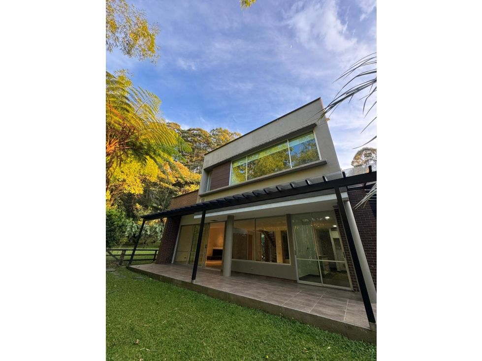 Casa en arriendo Antioquia Medellín Medellín 337 m2 Habitaciones 3 Baños 4 Garajes 3 Precio $22500000