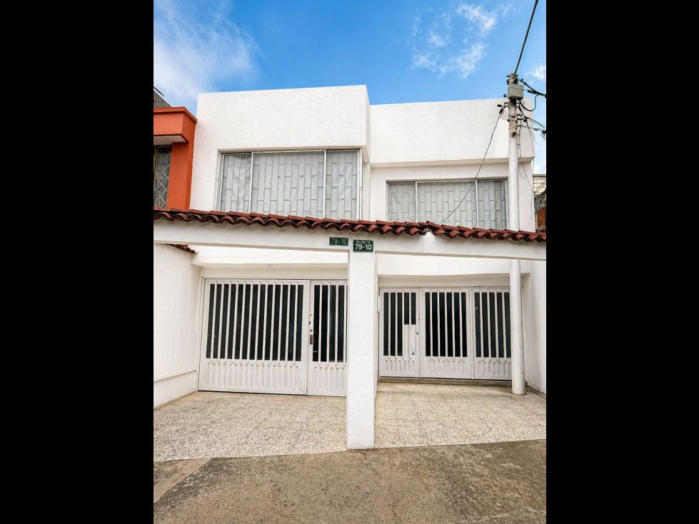 Casa en venta Cundinamarca Bogotá Santa Rosa 221 m2 Habitaciones 5 Baños 4 Garajes 1 Precio $693000000