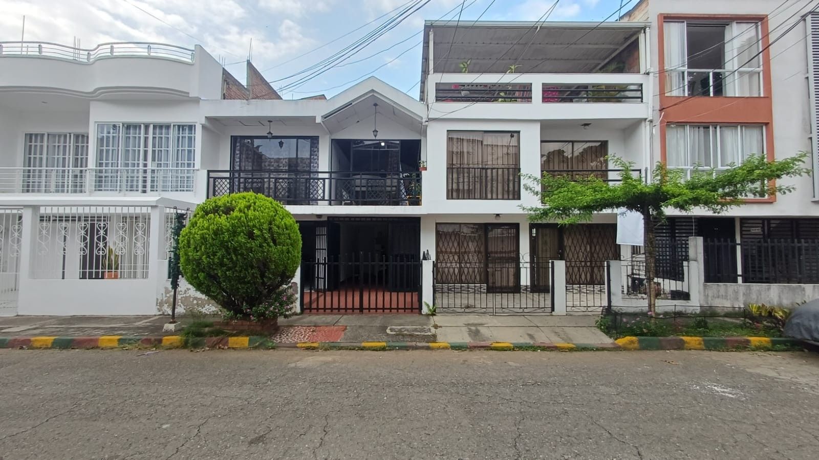 Casa en venta Valle Del Cauca Cali Los Andes 144 m2 Habitaciones 5 Baños 3 Garajes 2 Precio $445000000